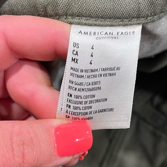 American Eagle Highest Rise Mom Shorts Distressed Raw Hem Denim Green Size 4 - Picture 6 of 8